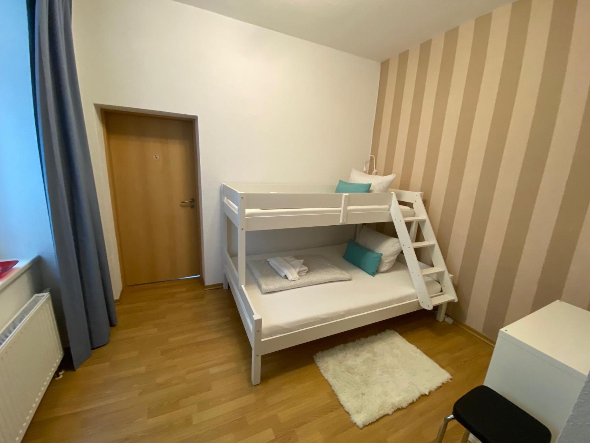 Zur Schleuse - Ferienwohnung Bis 6 Personen Mit Gem Garten Rostock Exterior foto